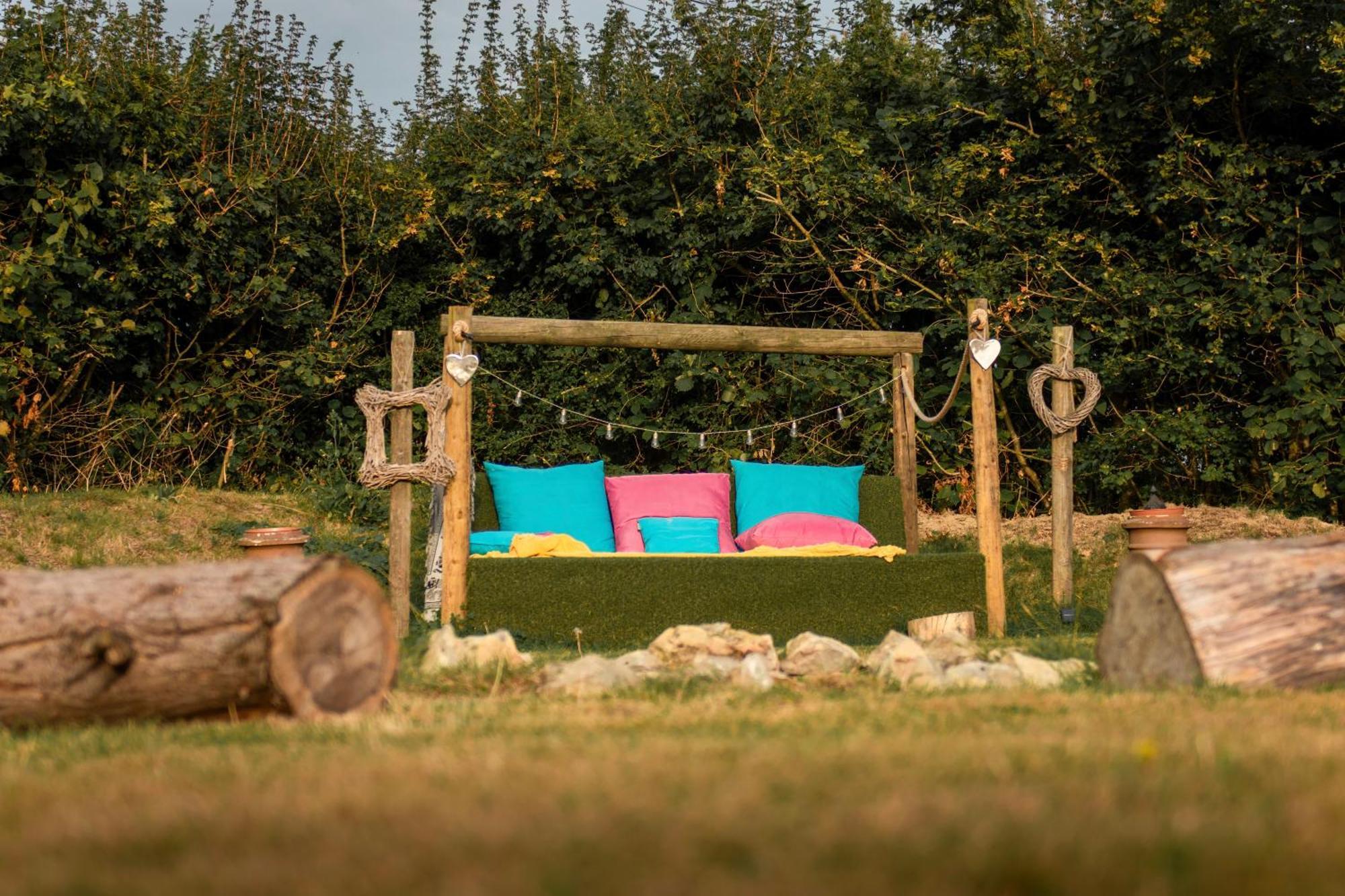 The Follies Glamping Hotel Maidstone Bagian luar foto