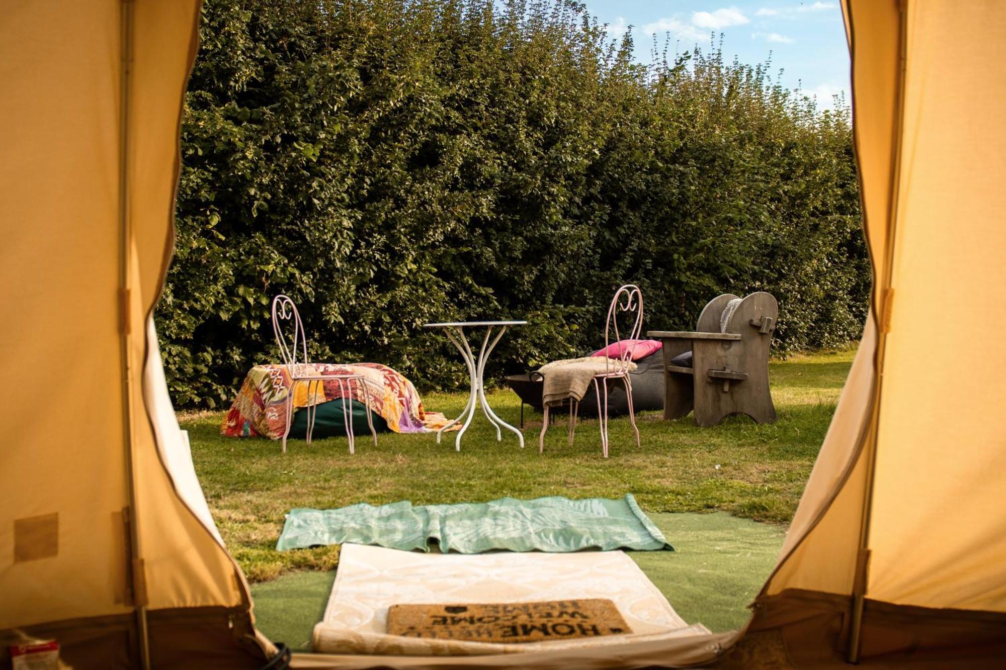 The Follies Glamping Hotel Maidstone Bagian luar foto