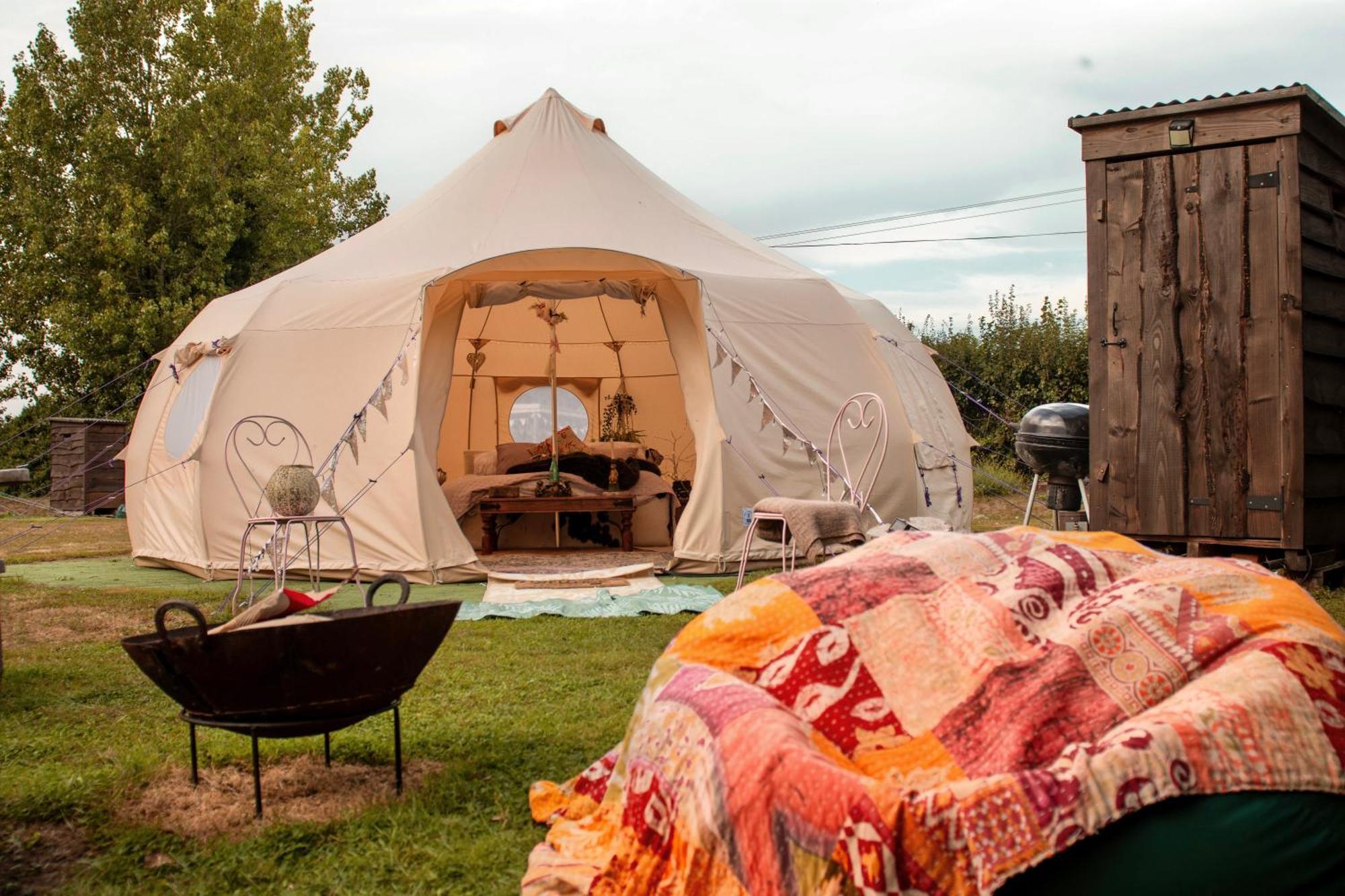 The Follies Glamping Hotel Maidstone Bagian luar foto