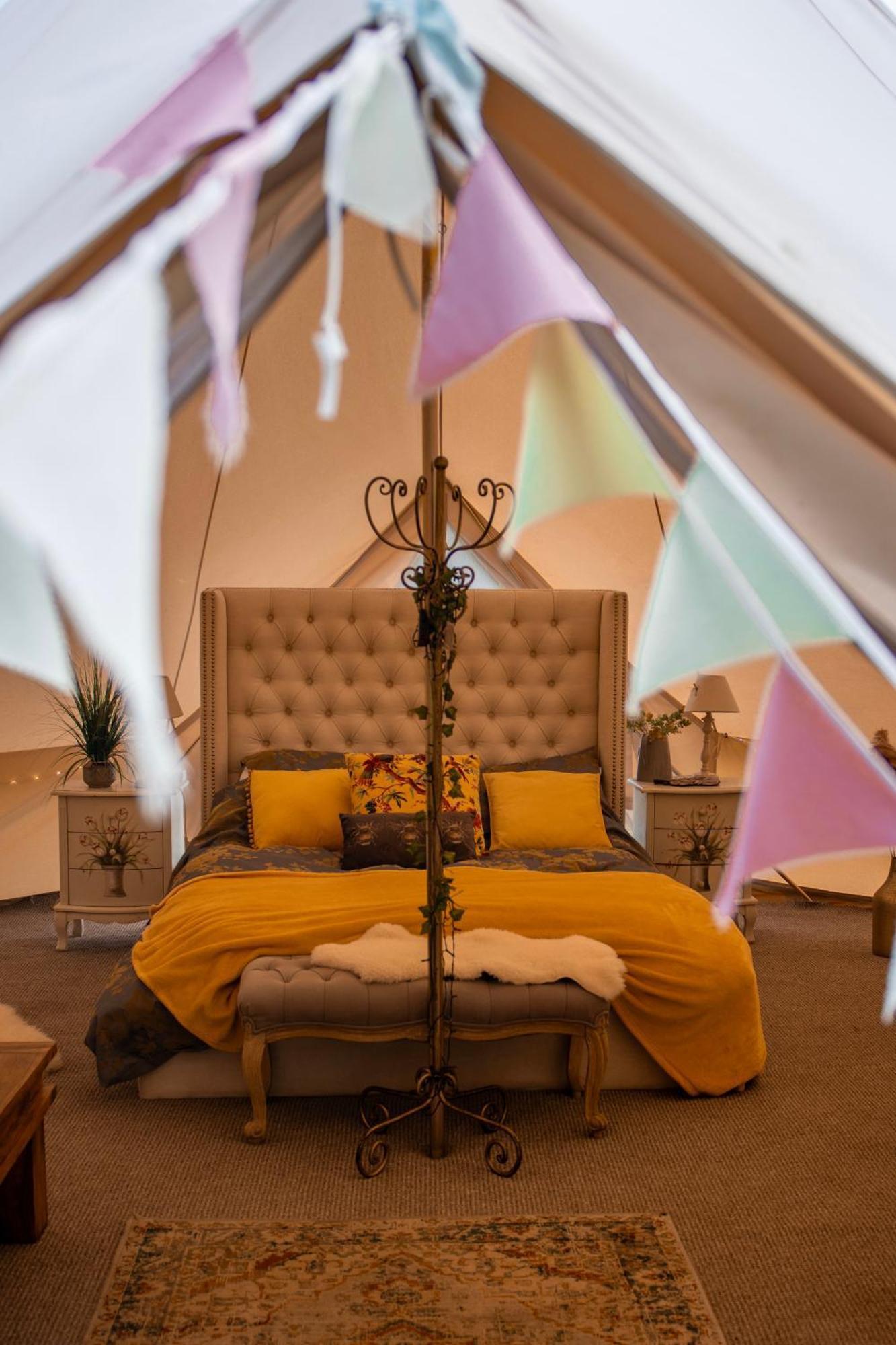 The Follies Glamping Hotel Maidstone Bagian luar foto